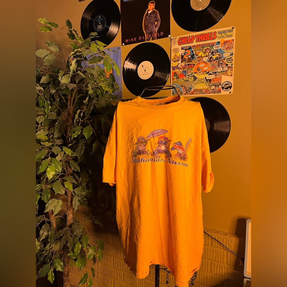 Bahamas frog T-shirt
